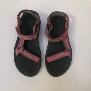 Women’s Teva pink/purple sandals. Size 9